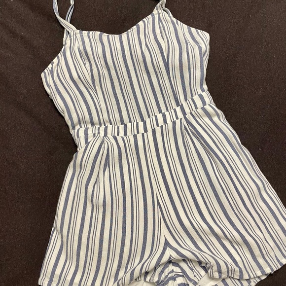 Hollister Tie Back Romper - Picture 5 of 8